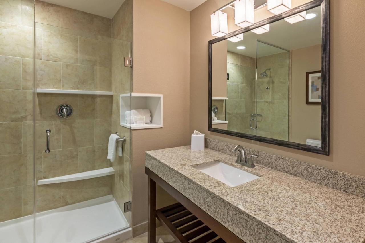 Courtyard I-10 West/park Row 3*